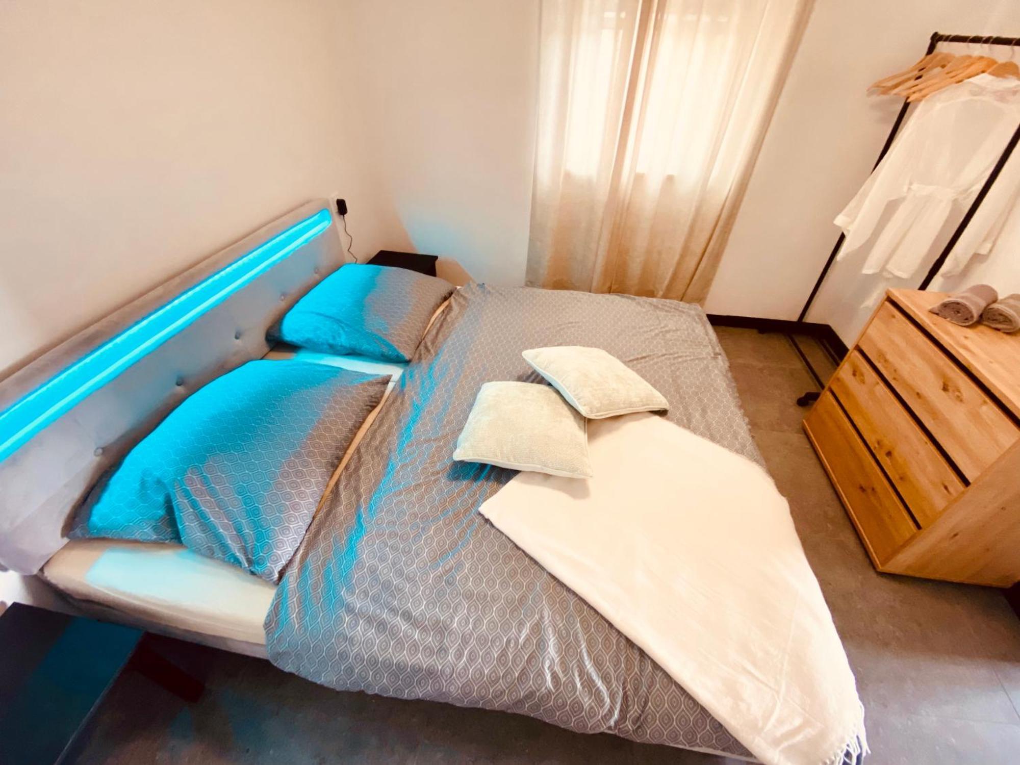 Nicol Apartment *